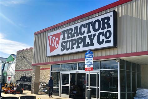 tractor supply hours near me